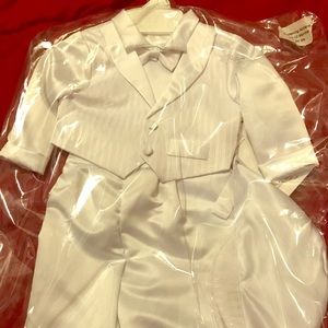Brand new 3pc Satin infant suit.